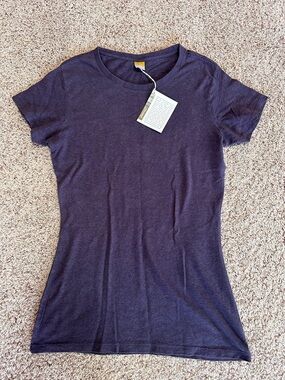 ONNO Women's Short-Sleeve Hemp Crew Neck Tee in Color “Dirty Purple”